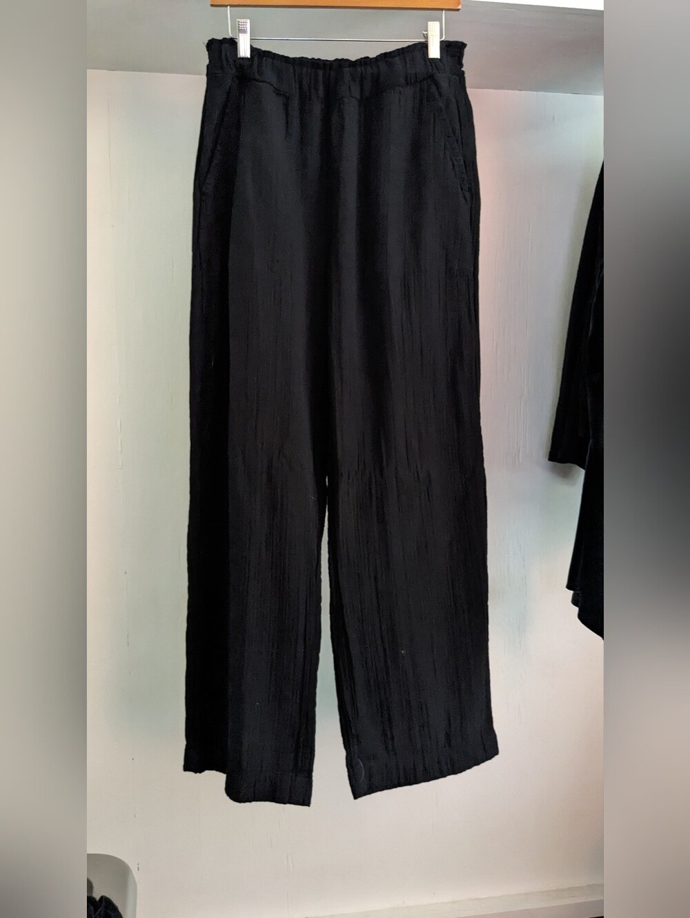GAP Black Wide-Leg Pleated Gauzy Cotton Pants - Picture 2 of 10